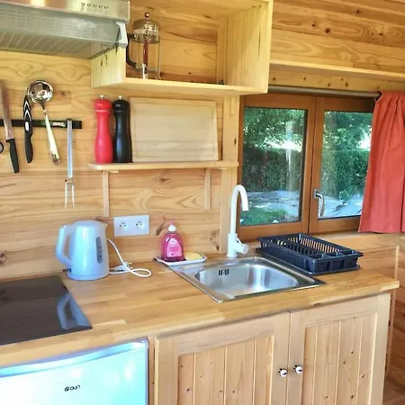 Baie Normandie Tiny House Isolee , Chauffee, 40min Mt St Michel 30min Draps Serviettes Holiday home