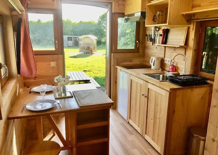 Holiday home Vue Poneys, 40min Mt St Michel 30min Draps Serviettes Baie Normandie