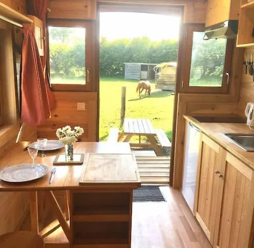 Holiday home Vue Poneys, 40min Mt St Michel 30min Draps Serviettes Baie Normandie